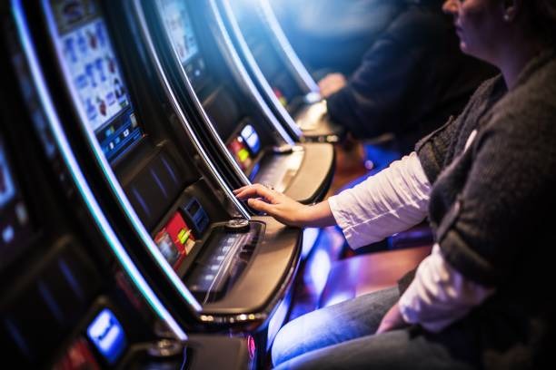 link tawonbet mobile app interface showing live dealer tables and sportsbook menu
